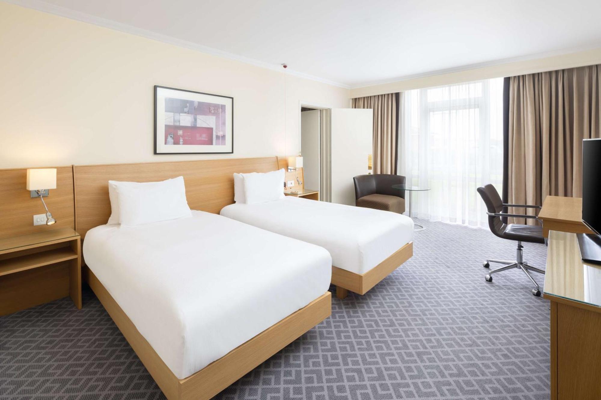 Hilton Northampton Hotel Eksteriør billede